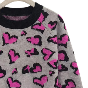 Suéter Corto de Punto con Cuello Redondo y Estampado de Corazones de Leopardo para Mujer, Estilo Y2K, Color Rosa, con Ribete en Contraste - Product Image 2