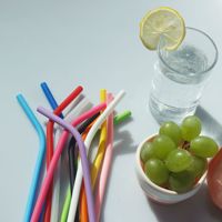 Pailles en silicone réutilisables, flexibles et longues, multicolores, extra courtes et fines.