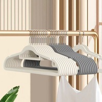 Cintre antidérapant floqué en velours avec crochets noirs Design flexible à un niveau pour armoire ou salle de bain