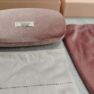Bộ hộp đựng kính mắt cao cấp thương hiệu Miu, thiết kế di động, làm từ vải và giấy. - Product Image 4