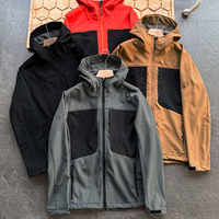 Veste Softshell à Capuche Homme Personnalisée OEM, Respirante, Grande Taille, Imperméable, Coupe-Vent, avec Patchwork, pour Randonnée en Plein Air et Polaire