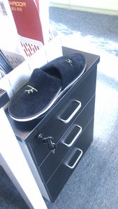 <span class=keywords><strong>Chaussons</strong></span> jetables pour chambre à coucher Easton Hotel Supplies en polaire corail noir - Product Image 4