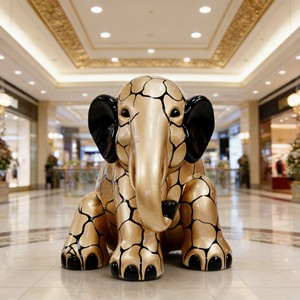 Scultura Animale in Resina per Esterni su Misura, Grande Scala, Dipinta a Mano, Dorata, con Finitura Effetto Crepe, Elefante in Fibra di Vetro - Product Image 1