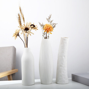 Nouveau vase en céramique blanc, style chinois moderne et épuré, pour la décoration de salon, d'entrée ou de table. - Product Image 2