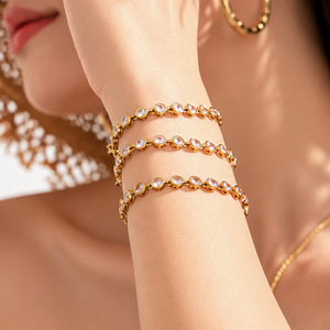 Pulsera de Zirconia Transparente de Lujo, Impermeable, de Acero Inoxidable Pulido, Chapada en Oro de 18K, para Mujer - Product Image 1