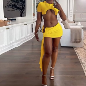 เสื้อแขนสั้นคอกลมประดับโลหะสำหรับผู้หญิงพร้อมกระโปรงจีบแต่งริบบิ้นชุดแฟชั่น 2 ชิ้น - Product Image 4