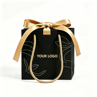 Sac fourre-tout en papier noir de luxe personnalisé avec logo OEM, motif floral doré, poignée en corde satinée pour emballage cadeau de bijoux
