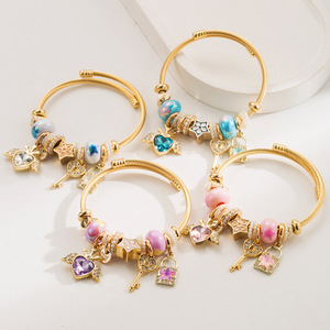 Bracciale a <span class=keywords><strong>filo</strong></span> in acciaio inossidabile fai da te <span class=keywords><strong>con</strong></span> ciondoli, perline e cuore di cristallo, chiusura a chiave, regolabile, gioielli personalizzati OEM - Product Image 1