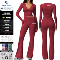 Ensemble 2 pièces pour femme avec logo personnalisé : haut de yoga imprimé à manches longues et col en V, et leggings évasés à taille élastique en TISSU INNOSOULANT respirant