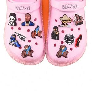 2025 nueva llegada al por mayor PVC personalizado Zueco árabe lindo conejito de dibujos animados <span class=keywords><strong>Karol</strong></span> <span class=keywords><strong>G</strong></span> personaje zapato zuecos encantos - Product Image 1