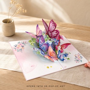การ์ดดอกไม้กระดาษ 3 มิติแบบใหม่ พร้อมผีเสื้อโบยบินรอบดอกไม้ พิมพ์โลโก้ได้ตามต้องการ สำหรับของขวัญวันเกิดและวันหยุด - Product Image 1