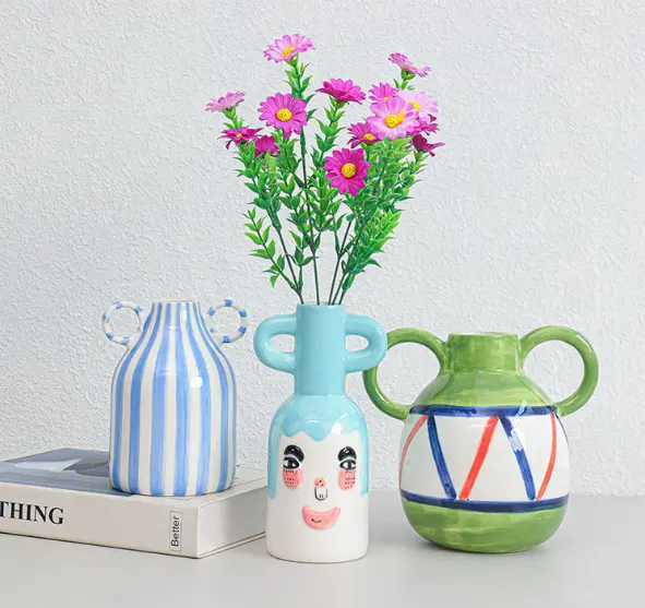 Mignon dessiné à la main nordique poignée émaillée salon décoration arrangement de fleurs vase en céramique