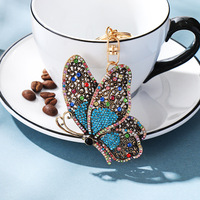 Porte-clés papillon ajouré incrusté de diamants, couleur tendance, cadeau créatif et exquis