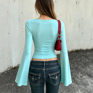 Top Casual Retro Y2K con Manga Acampanada, Cuello en V, Detalle de Encaje y Abertura, Estilo Hot Girl - Product Image 3
