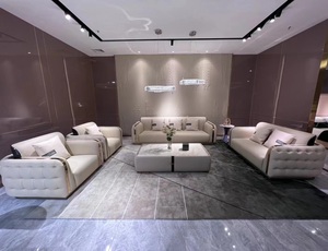 Muebles de sala de estar de lujo italianos hechos en fábrica Sofá de cuero beige con decoración de metal de acero inoxidable Juego de sofás modernos - Product Image 2