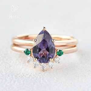 Bagues de fiançailles de luxe en alexandrite de laboratoire taille poire, en argent 925 personnalisé, avec moissanite verte, ensemble de bagues de mariage pour couple, bijoux fins pour femme - Product Image 1