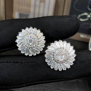 Orecchini a Perno con Fiore a Fiocco di Neve per Donne, Design Floreale Semplice, Accessori per Orecchie da Indossare Quotidianamente - Product Image 2