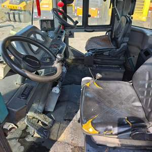 Rouleau compresseur pneumatique d'occasion XCMG XP303 30T, fabriqué en Chine (modèles XP301, XP263 également disponibles) - Product Image 4