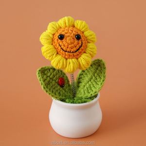 Maceta de Girasol Sonriente Tejida a Crochet, Hecha a Mano, Mini Maceta de Girasol de Ganchillo - Product Image 6