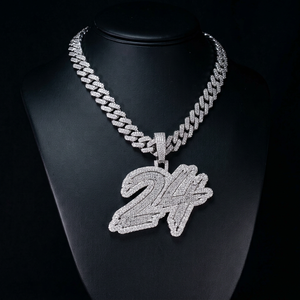 Colgante de Moissanita Hiphop con Número 24 en Plata 925 con Micro Pavé, Amuleto Temático para Uso Diario Masculino - Product Image 1