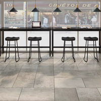 Table de bar industrielle longue en bois massif carbonisé noir avec structure métallique pour café, restaurant, maison, côté fenêtre