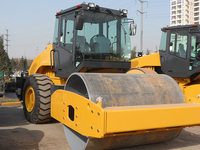 Rouleau compresseur à tambour unique haute performance XS183J, système double fréquence et double amplitude, compactage polyvalent pour sols et graviers