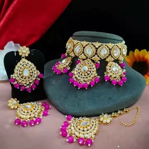 Collier ras du cou Kundan en verre non coupé de luxe avec perles suspendues et Maang Tikka bijoux ethniques indiens élégants pour femmes - Product Image 6