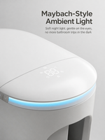 WC intelligent compact à poser au sol, en céramique, pour optimiser l'espace, idéal pour les salles de bain d'hôtels de luxe