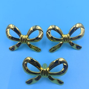 Poignées de meuble en laiton doré, forme nœud papillon, accessoire de quincaillerie durable au design traditionnel - Product Image 1