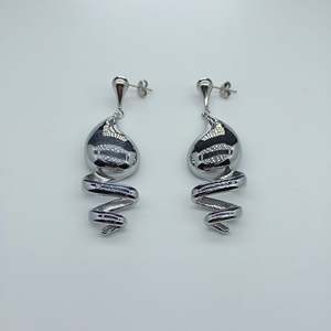 Boucles d'oreilles pendantes tendance en acier inoxydable 316L plaqué or PVD, bijoux durables et résistants - Product Image 1
