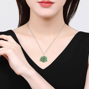 จี้หยกธรรมชาติแท้เกรด A สีเขียวรูปดอกบัว พร้อมตัวล็อคเงิน S925 จี้ห้อยคอแฟชั่นสำหรับผู้หญิง เครื่องประดับหยก - Product Image 4