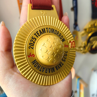 Concevez votre propre logo personnalisé en métal doré 3D pour une médaille de sport de marathon, de basket-ball, de football, de volley-ball ou de soccer.