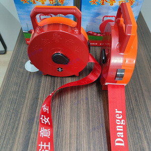 Ruban de signalisation portable 2 en 1 rouge et blanc, en toile, emballé dans une boîte, conforme à la norme OSHA JX-50 - Product Image 4