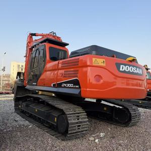 รถขุดตีนตะขาบ Doosan DX300LC มือสอง 30 ตัน ของแท้จากเกาหลี ชั่วโมงการทำงานต่ำ ระบบไฮดรอลิกดีเยี่ยม เหมาะสำหรับงานก่อสร้างและเหมืองแร่ - Product Image 1