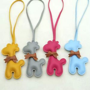 Porte-clés de voiture en cuir PU, pendentif girafe mignonne de dessin animé, breloque de sac imprimée UV, cadeau tendance pour filles et femmes - Product Image 5