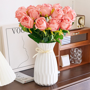 Bouquet de roses artificielles en soie rose foncé et rose clair, haute simulation, pour mariage et décoration intérieure - Product Image 2