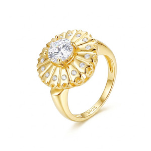 Anillo de cóctel de moissanita chapado en oro de 22 quilates y plata 925 para mujer, corte brillante redondo, diseño floral, engaste pavé, estilo romántico - Product Image 1
