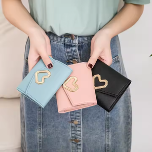 Monedero de PU para Mujer, Moderno, de Verano, para Estudiantes, Económico, con Forma de Corazón Metálico, Triple Pliegue, con Cierre de Cremallera, Diseño Elegante - Product Image 1