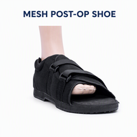 Chaussure post-opératoire ajustable en maille à bout ouvert avec trois sangles à anneaux en D et semelle extérieure texturée pour une protection du pied