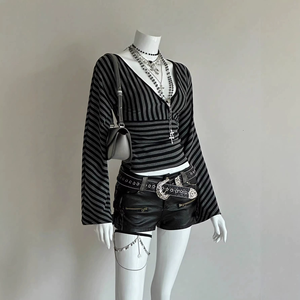 T-shirt rayé slim à col en V et manches micro-évasées, plissé croisé, style Y2K Dark Sweet Cool, pour femme, collection <span class=keywords><strong>d</strong></span>ébut de printemps - Product Image 3