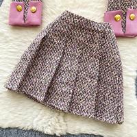 Ensemble élégant en tweed pour femme pour l'automne, veste à manches longues avec boutons décoratifs, jupe mini plissée taille haute, tenue chic en deux pièces