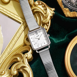 Montre pour femme à cadran carré rétro à succès, style Instagram de niche de haute valeur, bracelet en alliage, montre à quartz étanche - Product Image 2