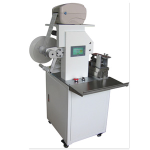 Machine d'étiquetage automatique des manchons avec pompe pour bouteilles de boissons en plastique - Product Image 5