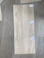 Revêtement de sol vinyle SPC LVT LVP de luxe antidérapant et étanche de 5 mm, 5,8 mm, 6,5 mm, 8 mm en stock pour hôpitaux et écoles à fort trafic