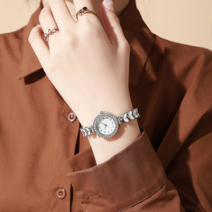 <span class=keywords><strong>Orologio</strong></span> da <span class=keywords><strong>donna</strong></span> Mermaid <span class=keywords><strong>orologio</strong></span> da polso da <span class=keywords><strong>donna</strong></span> <span class=keywords><strong>orologio</strong></span> da polso elegante con diamanti di lusso <span class=keywords><strong>orologio</strong></span> da <span class=keywords><strong>donna</strong></span> <span class=keywords><strong>regalo</strong></span> <span class=keywords><strong>per</strong></span> le feste - Product Image 3