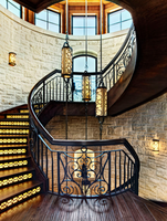 Solution d'escalier circulaire élégante sur mesure, escalier en colimaçon en bois moderne et luxueux pour l'intérieur de la maison