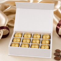Boîte cadeau de Noël personnalisée en chocolat, emballage rigide en papier en forme de livre avec insert découpé et logo estampé à chaud