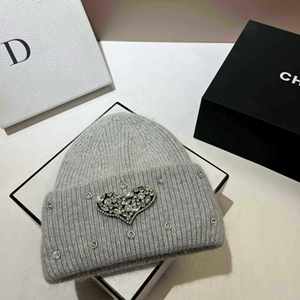 Bonnet d'hiver pour femme en fourrure de lapin tricoté avec strass, haute qualité, vente en gros - Product Image 3