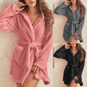 Robe de chambre décontractée à capuche pour femme, en flanelle thermique 100 % polyester respirante et chaude, col en V, manches longues, poches, ceinture, collection automne-hiver - Product Image 1