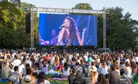 Écran LED de location extérieur P2.6 étanche IP65 7680Hz pour festivals de musique et célébrations urbaines